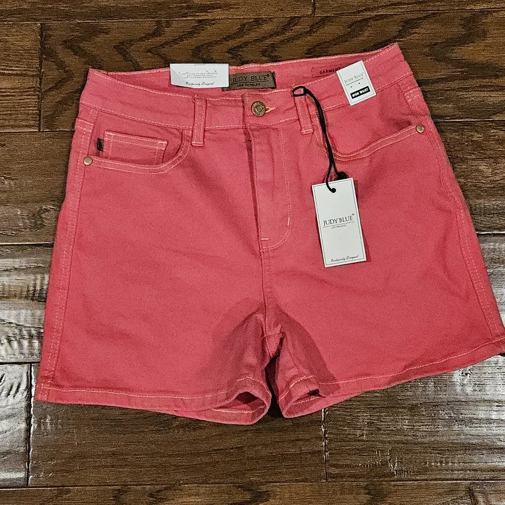 NWT Judy Blue High Waisted Garment Dyed Shorts, Magenta - Size M